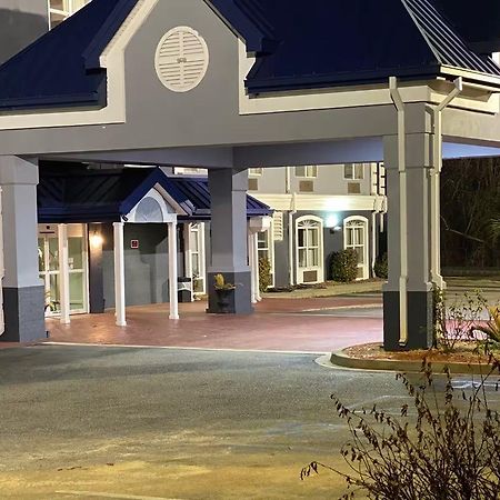 Baymont By Wyndham Sumter Hotel Екстериор снимка