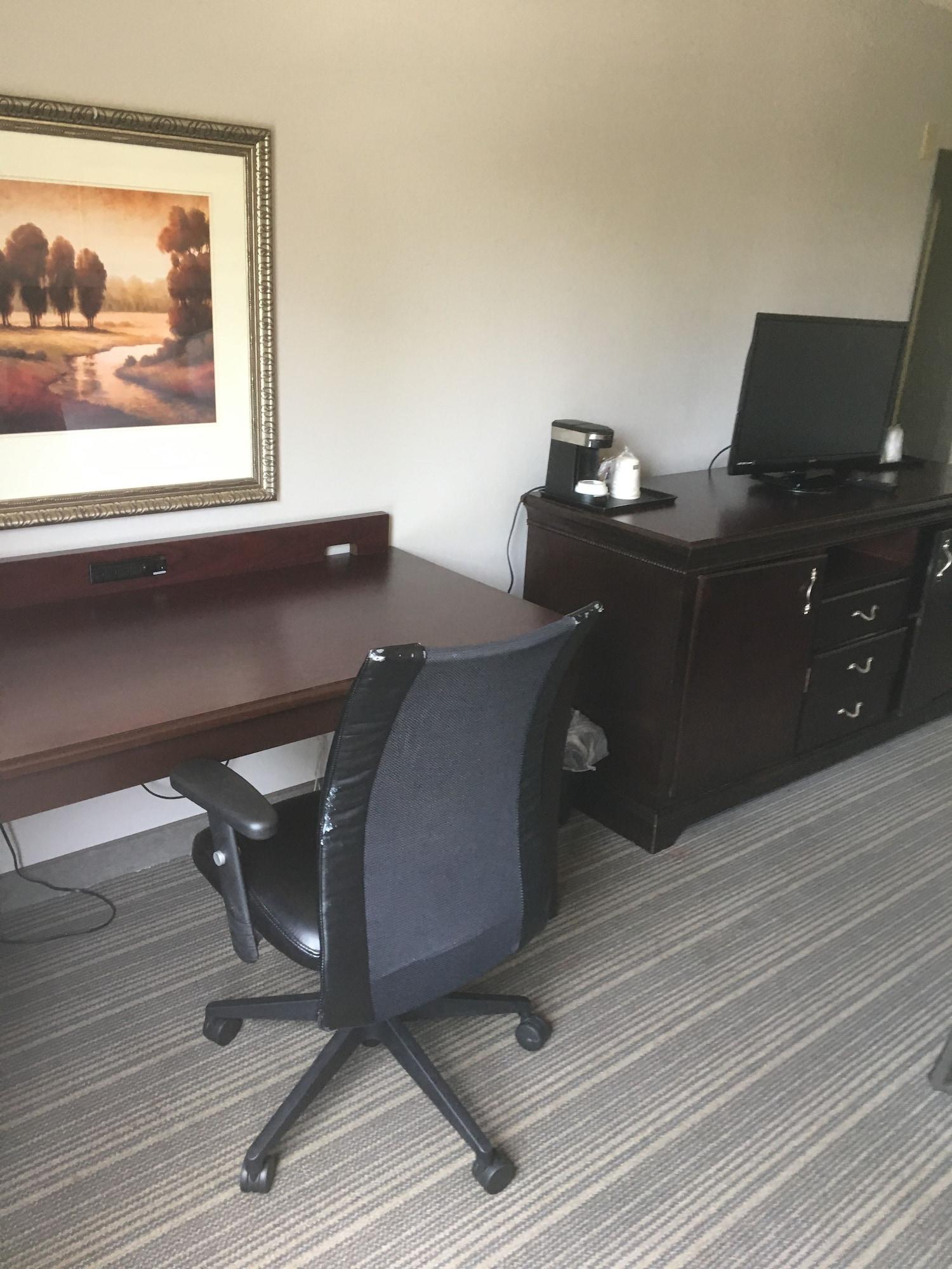 Baymont By Wyndham Sumter Hotel Екстериор снимка