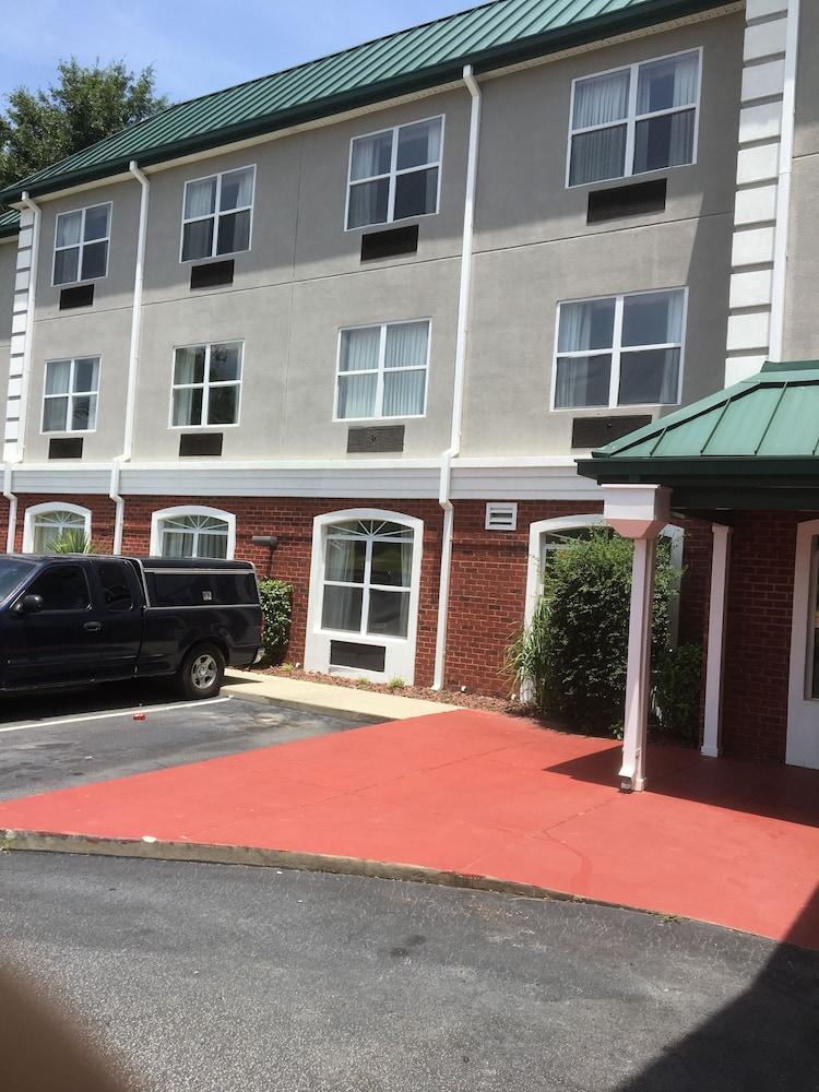 Baymont By Wyndham Sumter Hotel Екстериор снимка