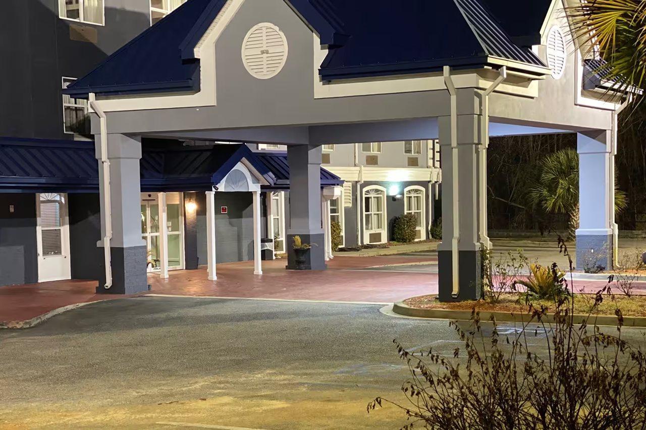 Baymont By Wyndham Sumter Hotel Екстериор снимка