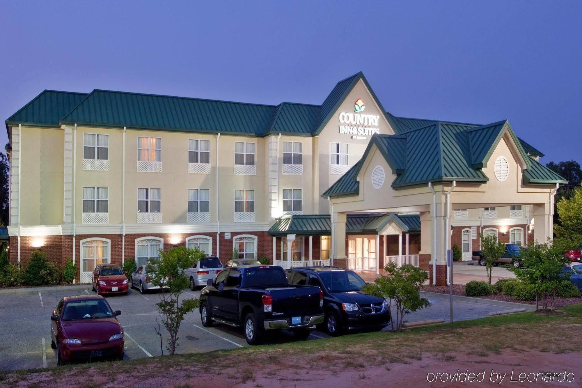 Baymont By Wyndham Sumter Hotel Екстериор снимка
