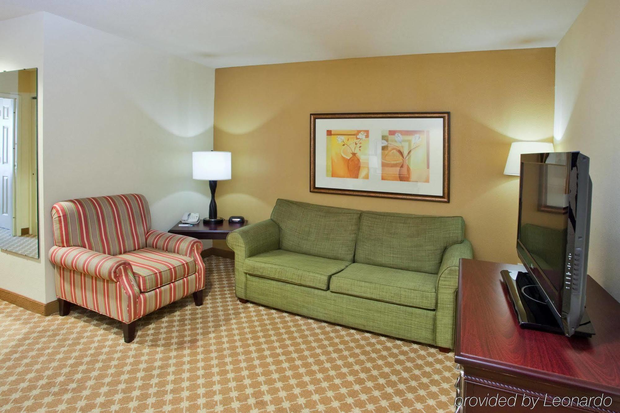 Baymont By Wyndham Sumter Hotel Стая снимка